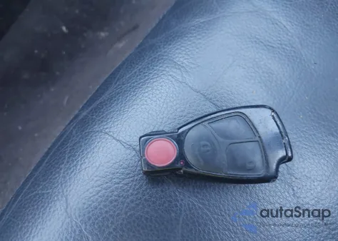 2006 Mercedes-Benz S 430 4Matic z USA, uszkodzony, nr VIN WDBNG83JX6A476231